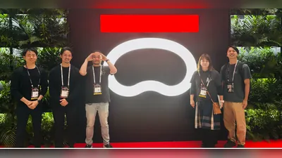 Equipo de EF Polymer posando con el premio en el escenario de SusHi Tech Tokyo